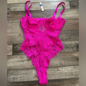 NWT SKIMS ‘FEMME LACE BALCONETTE BODYSUIT’